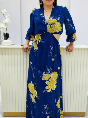 Vestido de color azul con flores amarillas